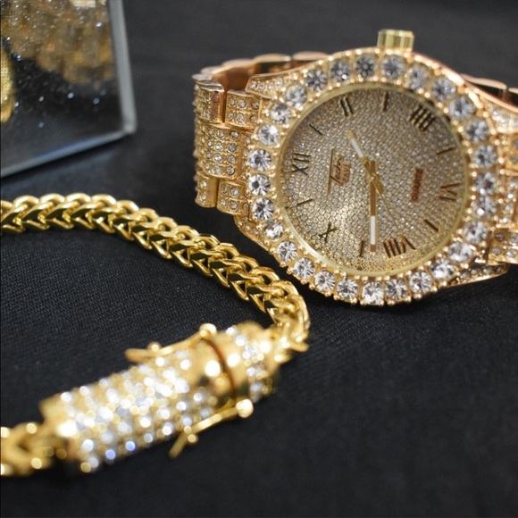 Gold plated full busted and bracelet set